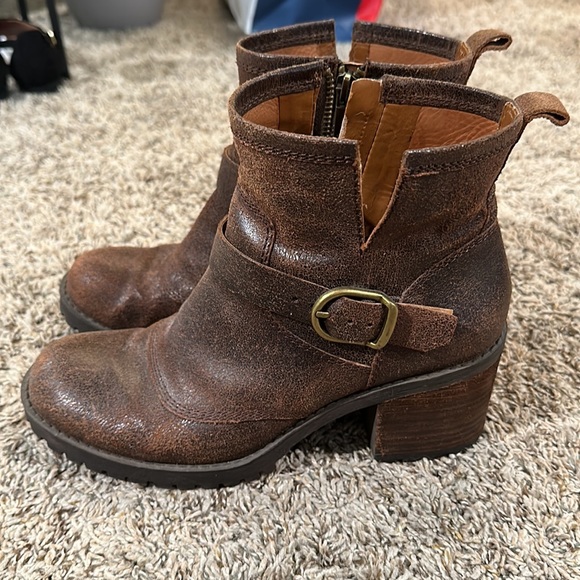 Lucky Brand Tan booties - Picture 2 of 6